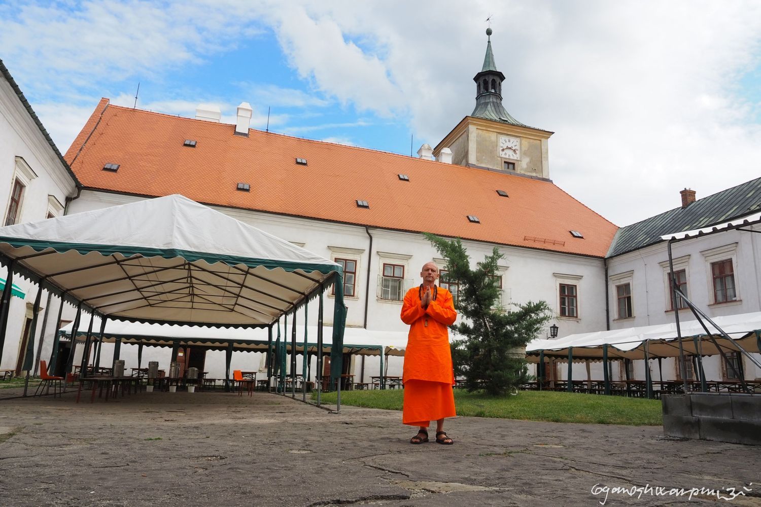 Svámí Gyaneshwarpuri. Střílky ášram 2021.